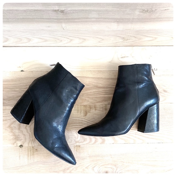 Vince Camuto Saavie Black Leather Ankle 